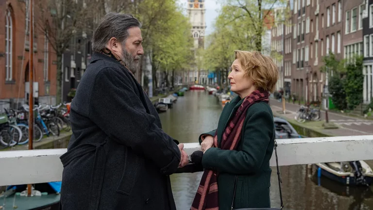 Critique de « Midwinter Break » : Lesley Manville et Ciarán Hinds jouent dans un drame de crise conjugale qui est discret face à un défaut