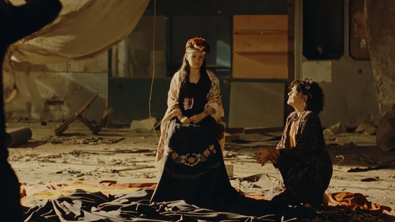 Critique de « Nina Roza » : Un exilé bulgare revient à ses racines dans ce drame perspicace et lyrique sur l&rsquo;art et l&rsquo;éloignement