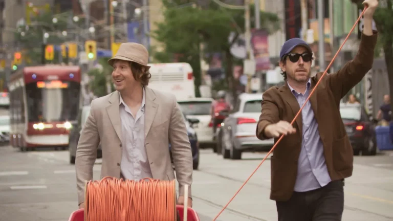 Critique de « Nirvanna the Band the Show the Movie » : un faux documentaire canadien qui met la patience à l&rsquo;épreuve