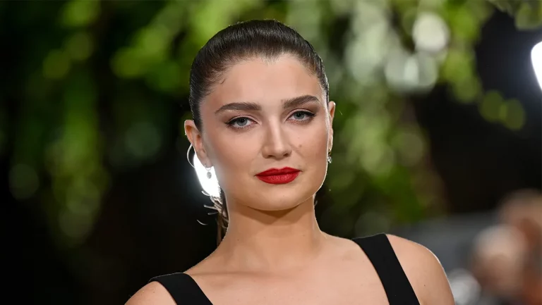 Eve Hewson et Tom Burke joueront dans le film du réalisateur « Normal People » se déroulant dans la communauté juive de Dublin ; A24 va être distribué aux États-Unis