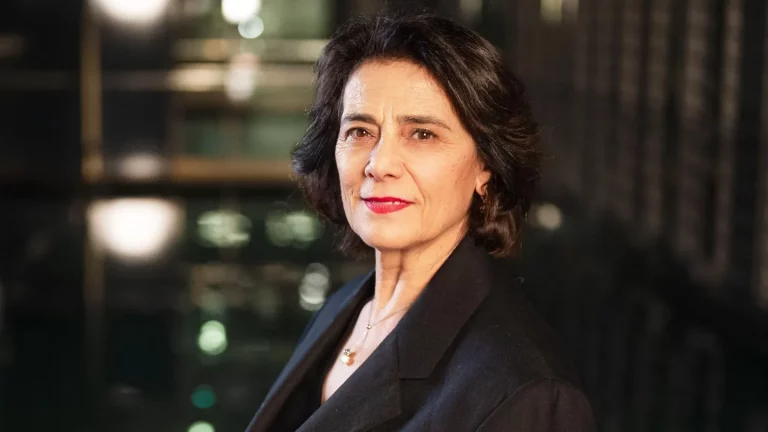 Hiam Abbass considère la sélection des rôles comme un devoir envers l&rsquo;histoire palestinienne « menacée d&rsquo;être effacée » et a du mal avec les acteurs de la méthode