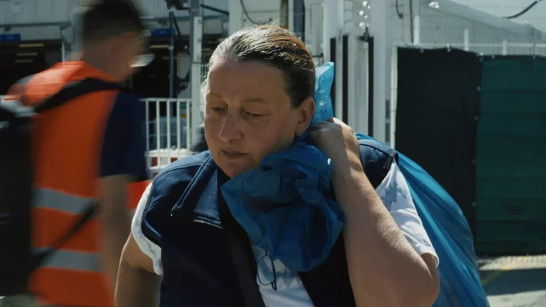 « Je comprends votre mécontentement » nous emmène dans le secteur du nettoyage acharné (bande-annonce exclusive à Berlin)