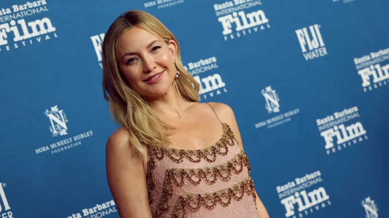Kate Hudson réfléchit au fait de vouloir « quelque chose de différent » après des années de comédies romantiques et de s&rsquo;être fait dire qu&rsquo;elle était « trop vieille » pour commencer une carrière musicale