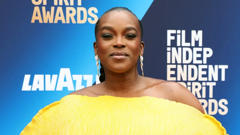 La star de « Sinners », Wunmi Mosaku, dit qu&rsquo;il semble « dystopique » de célébrer sa nomination aux Oscars après les récents meurtres d&rsquo;ICE