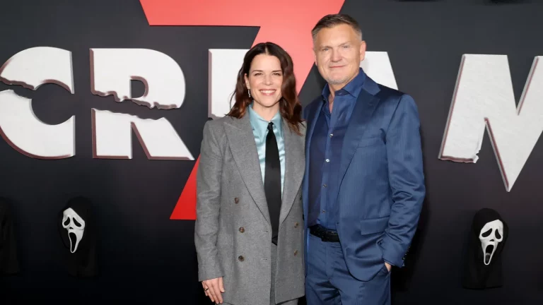 Le réalisateur Kevin Williamson parle de donner à Neve Campbell ce qu&rsquo;elle voulait dans « Scream 7 », avec Sidney Prescott au centre