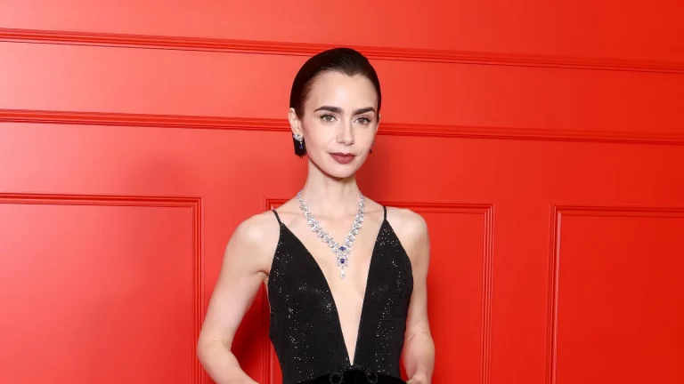 Lily Collins incarnera Audrey Hepburn dans le making-of de « Breakfast at Tiffany&rsquo;s » d&rsquo;Imagine