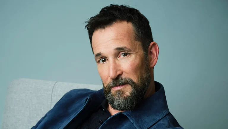 Noah Wyle nommé présentateur de télévision de l&rsquo;année par les publicistes d&rsquo;ICG