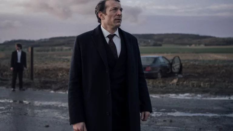 Revue « Dust » : une paire de Edgelords de la technologie belge louches fait face à la chute dans un portrait opportun mais laborieux de la vénalité