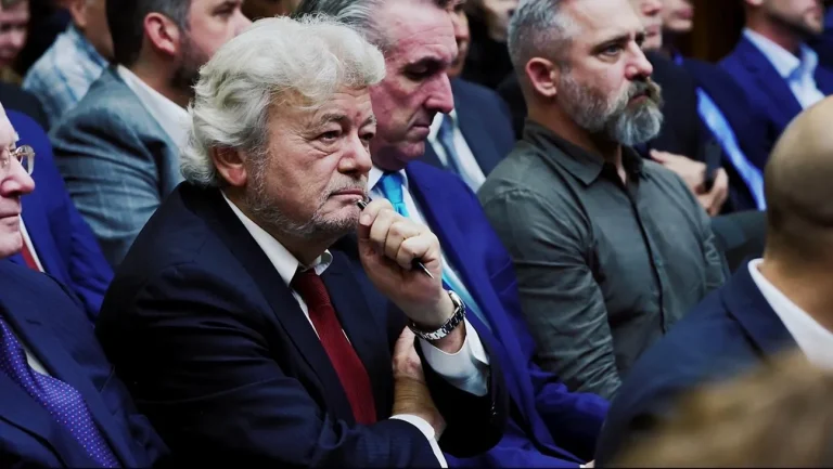 Doc &lsquo;Sleeping Dog&rsquo;, à propos du chercheur sur les ovnis Jeremy Corbell, Lands May Release (Exclusif)