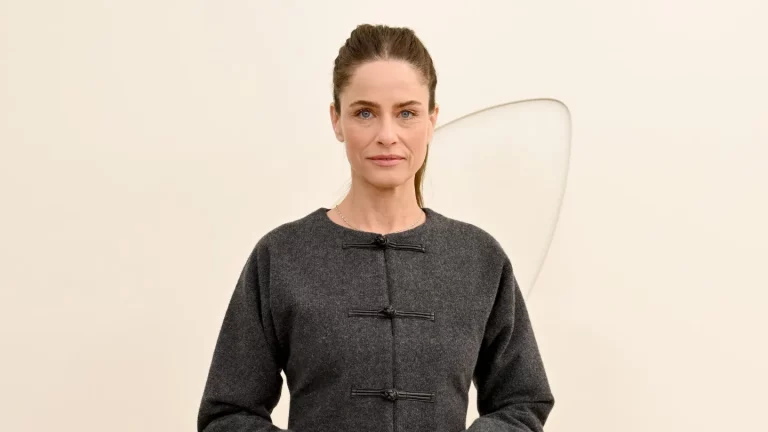 Amanda Peet révèle son diagnostic de cancer du sein