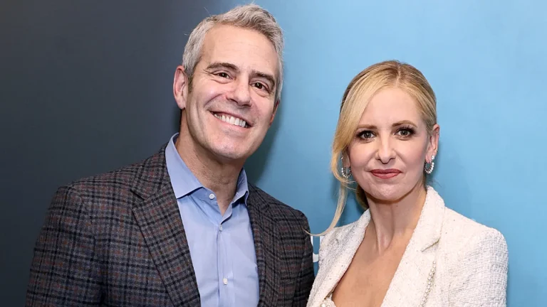 Andy Cohen est fou Sarah Michelle Gellar qualifiée de « vraies femmes au foyer » ennuyeuses : « Au fait, elle a tort »