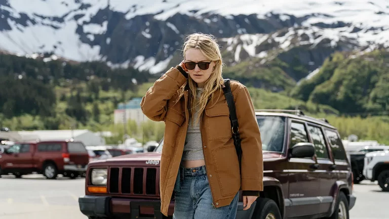 Critique de « The Sun Never Sets »: Dakota Fanning et Jake Johnson apportent une chimie chaleureuse à la comédie romantique Wishy-Washy de Joe Swanberg