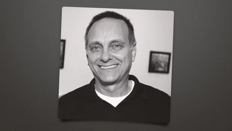 Gary Dontzig, scénariste et producteur primé aux Emmy Awards pour « Murphy Brown », décède à 79 ans