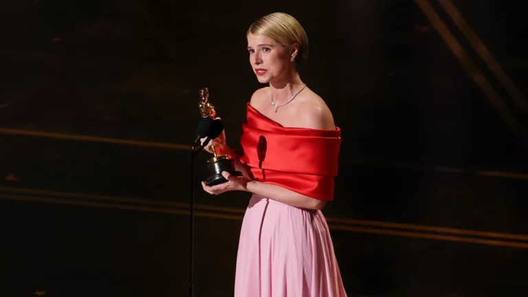 Jessie Buckley clôture son discours d&rsquo;acceptation de l&rsquo;Oscar de la meilleure actrice avec un message en gaélique
