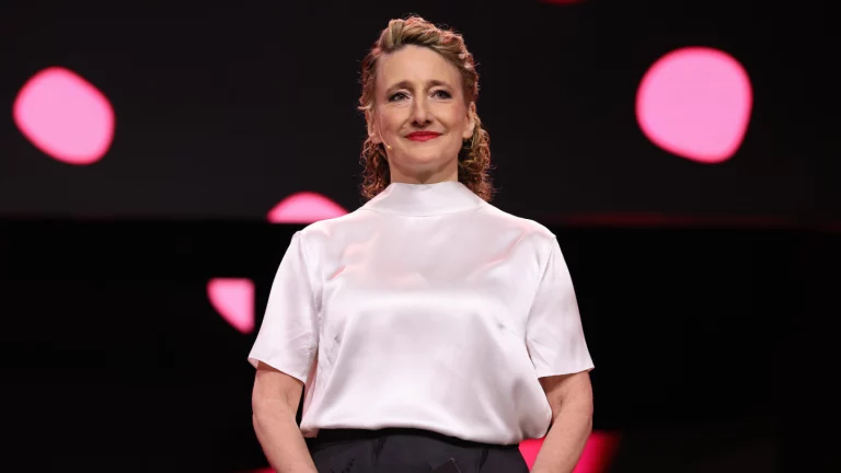 Le patron du Festival du Film de Berlin acceptera un nouveau conseil consultatif et un « Code de conduite contre l’antisémitisme » (Rapport)