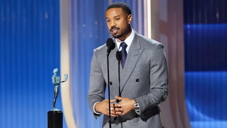 Le premier prix d&rsquo;acteur remporté par Michael B. Jordan pour « Sinners » réalise le rêve de toute une vie : « Merci de m&rsquo;avoir fait sentir vu »