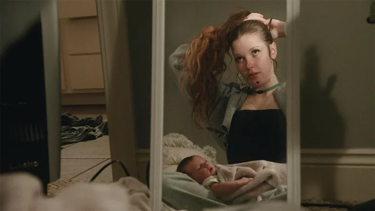 Revue « Bébés/filles » : Doc dresse un portrait sombre mais sans jugement de la maternité chez les adolescentes dans l&rsquo;Arkansas contemporain