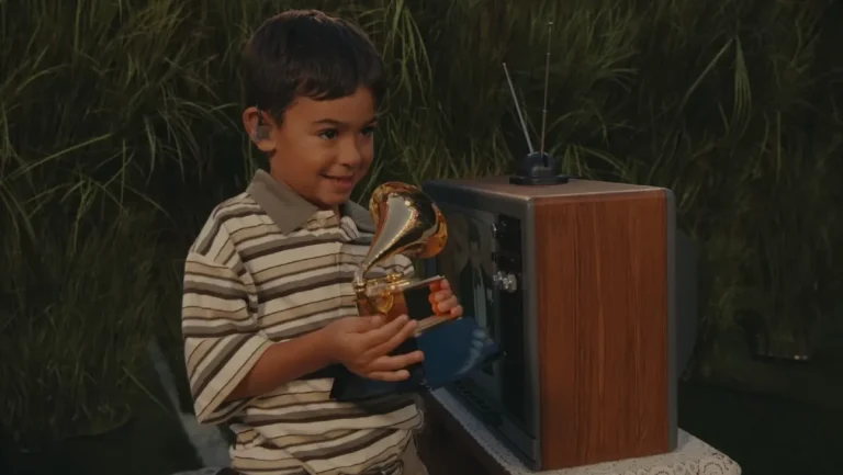 Bad Bunny Super Bowl Breakout Lincoln Fox fera ses débuts au cinéma (Exclusif)