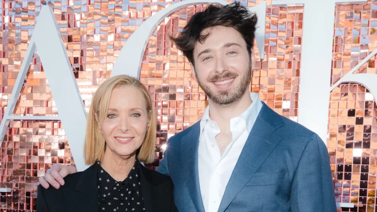 Lisa Kudrow révèle pourquoi elle a choisi son fils comme dépanneur d&rsquo;IA lors de la dernière saison de « The Comeback »
