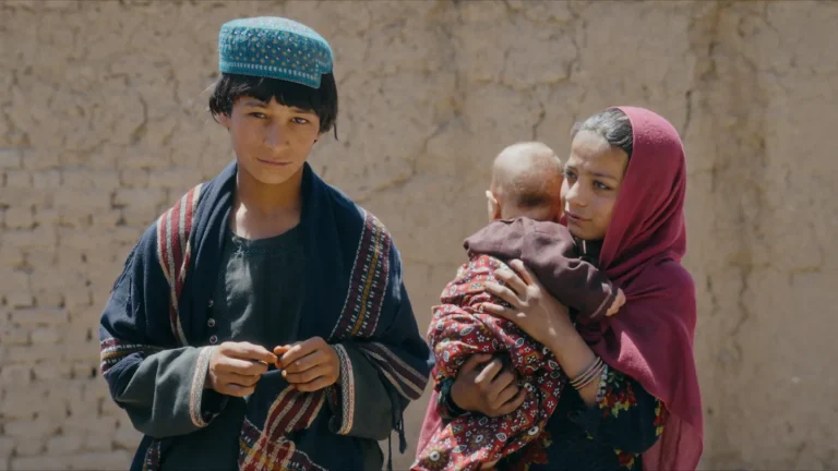 Pour « Les racines de la folie », un cinéaste s&rsquo;est rendu dans des zones de conflit pour découvrir pourquoi tant de gens deviennent réfugiés