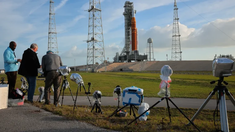 ABC News et Nat Geo emmèneront les téléspectateurs à l&rsquo;intérieur de la capsule Artemis II de la NASA lors du lancement (exclusif)