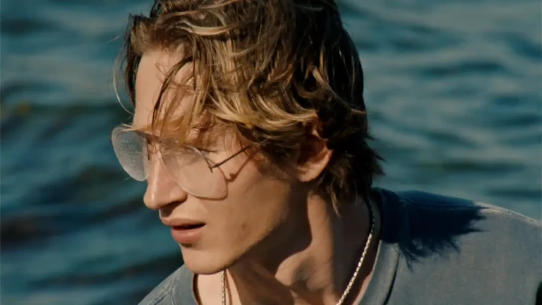 Critique de « Blue Heron » : une cinéaste se souvient de son frère troublé dans un drame effectivement impressionniste