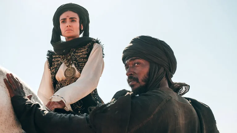 Critique de « Desert Warrior » : Anthony Mackie et Ben Kingsley jouent dans un slog élaboré d&rsquo;une épopée saoudienne