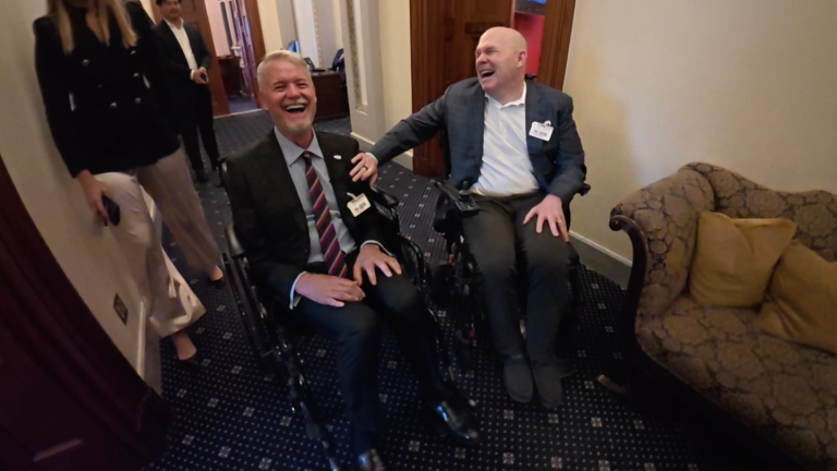 Eric Dane présente le court métrage posthume « Ring Every Bell » en tant que défenseur de la communauté SLA