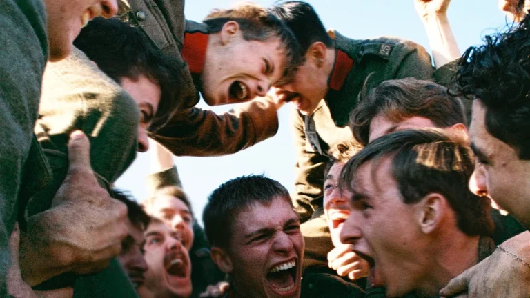 Le premier aperçu de Lukas Dhont montre des soldats au combat avant la compétition de Cannes