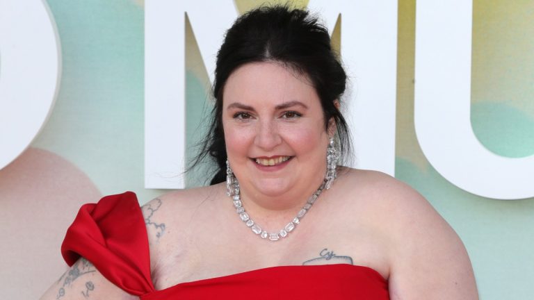 Lena Dunham parle du tempérament d&rsquo;Adam Driver et du fait d&rsquo;être un « agneau pour l&rsquo;abattoir » faisant des « filles » dans de nouveaux mémoires