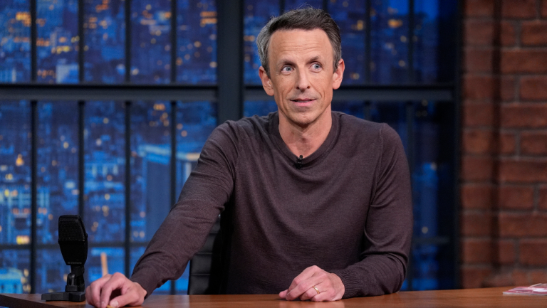 Seth Meyers remet en question le pivot de Trump vers la salle de bal de la Maison Blanche après une tentative d&rsquo;assassinat déjouée