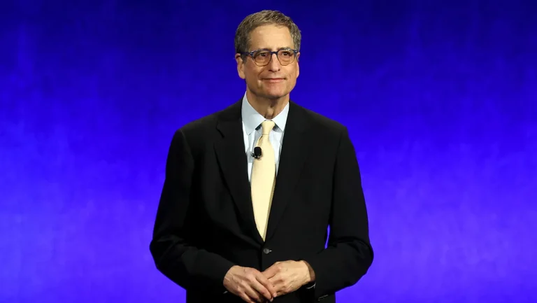 Tom Rothman de Sony appelle les cinémas à offrir une meilleure expérience aux consommateurs : « Arrêtez du crack publicitaire »