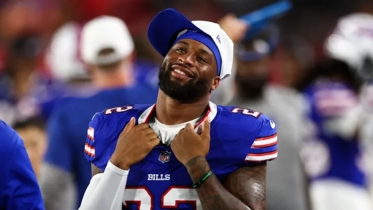 Le parcours de placement en famille d&rsquo;accueil de Ray Davis, remarquable dans la NFL, se prépare pour le film du réalisateur de « Reacher » (exclusif)