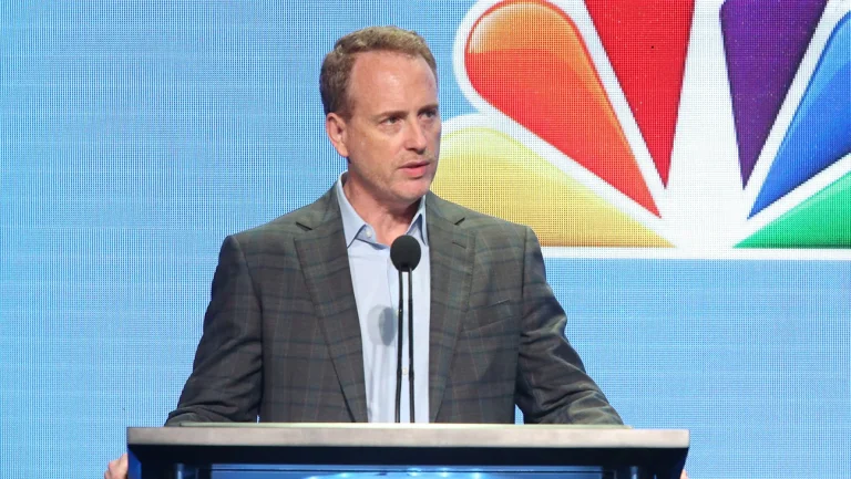 Bob Greenblatt revient sur NBCUniversal avec un premier accord