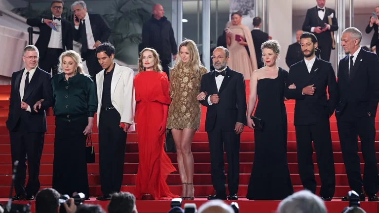 Cannes : « Parallel Tales », le film en compétition du maître iranien Asghar Farhadi, présenté en avant-première sous une ovation polie