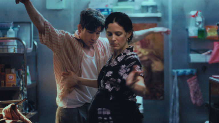 Critique de « Butterfly Jam » : Barry Keoghan et Riley Keough se fondent dans une communauté circassienne du New Jersey dans un drame captivant mais sinueux