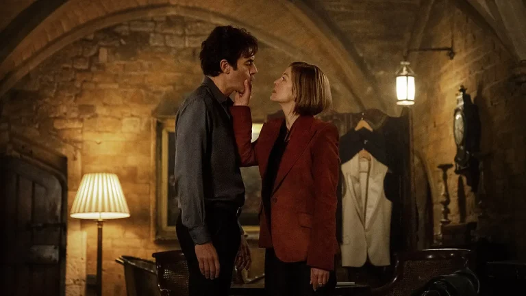 Critique de « Ladies First » : Sacha Baron Cohen et Rosamund Pike dans une comédie Netflix au concept élevé mais désespérément prévisible