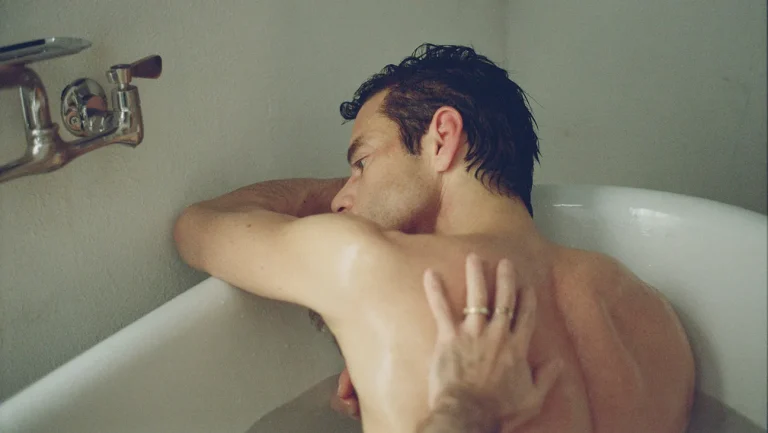 Critique de « L&rsquo;homme que j&rsquo;aime » : Rami Malek est une révélation dans le portrait douloureusement observé d&rsquo;Ira Sachs sur l&rsquo;art, l&rsquo;amour, le désir et la mortalité dans la ville de New York des années 1980
