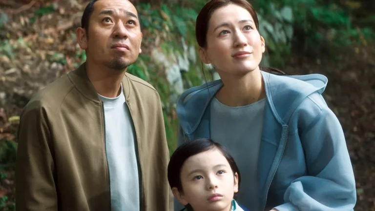 Critique de « Sheep in the Box » : Hirokazu Kore-eda entraîne son regard tendre sur la coexistence humain-IA dans un drame de deuil à la recherche d&rsquo;une récompense émotionnelle