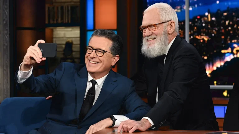 David Letterman qualifie les propriétaires de CBS de « belettes menteuses » après l&rsquo;annulation du « Late Show With Stephen Colbert »