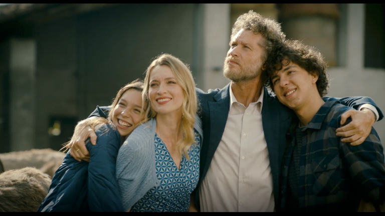 Emilio Insolera veut que davantage d’acteurs sourds soient entendus, et pas seulement vus, dans les films hollywoodiens : « Quelles histoires nous devons partager »