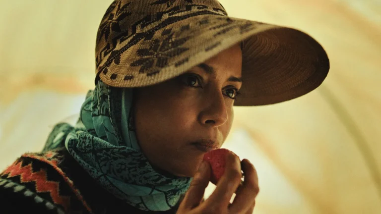 La réalisatrice de « Strawberries » dénonce l&rsquo;esclavage moderne et la prostitution dans son hommage cannois aux cueilleurs de fruits marocains en Espagne