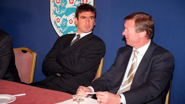 Revue « Cantona » : le grand footballeur français Eric Cantona reçoit un documentaire généreux et nostalgique