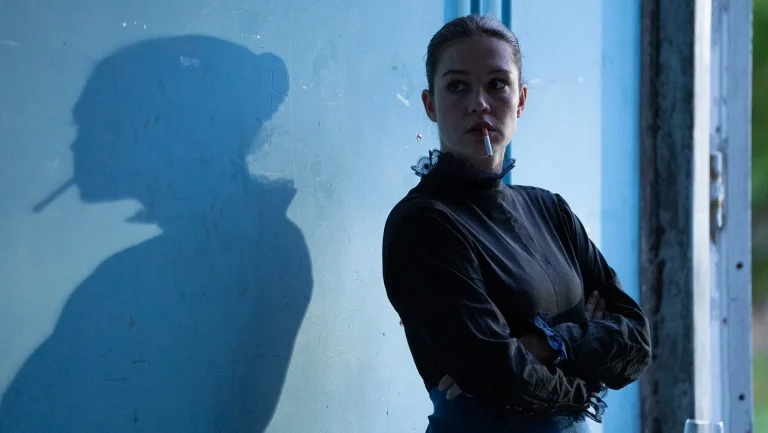 Revue « Un autre jour » : Adèle Exarchopoulos brille en tant que femme sous influence dans un portrait autrement lâche d&rsquo;un alcoolique fonctionnel