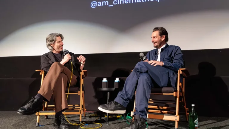 Sam Levinson avertit les fans d&rsquo;Euphoria de regarder les derniers épisodes « au moment où ils tombent » pour éviter les spoilers et déclare la saison 3 « sans conteste notre meilleur »