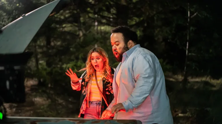 Le réalisateur de « All Night Wrong » sur son film Hitchcock-Meets-Wilder avec Zach Cherry et Maria Bakalova de « Severance » dans le rôle des âmes brisées