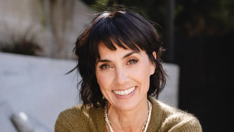 Constance Zimmer sur « Love Story », son chagrin personnel et pourquoi Hollywood a besoin de plus de femmes de plus de 50 ans