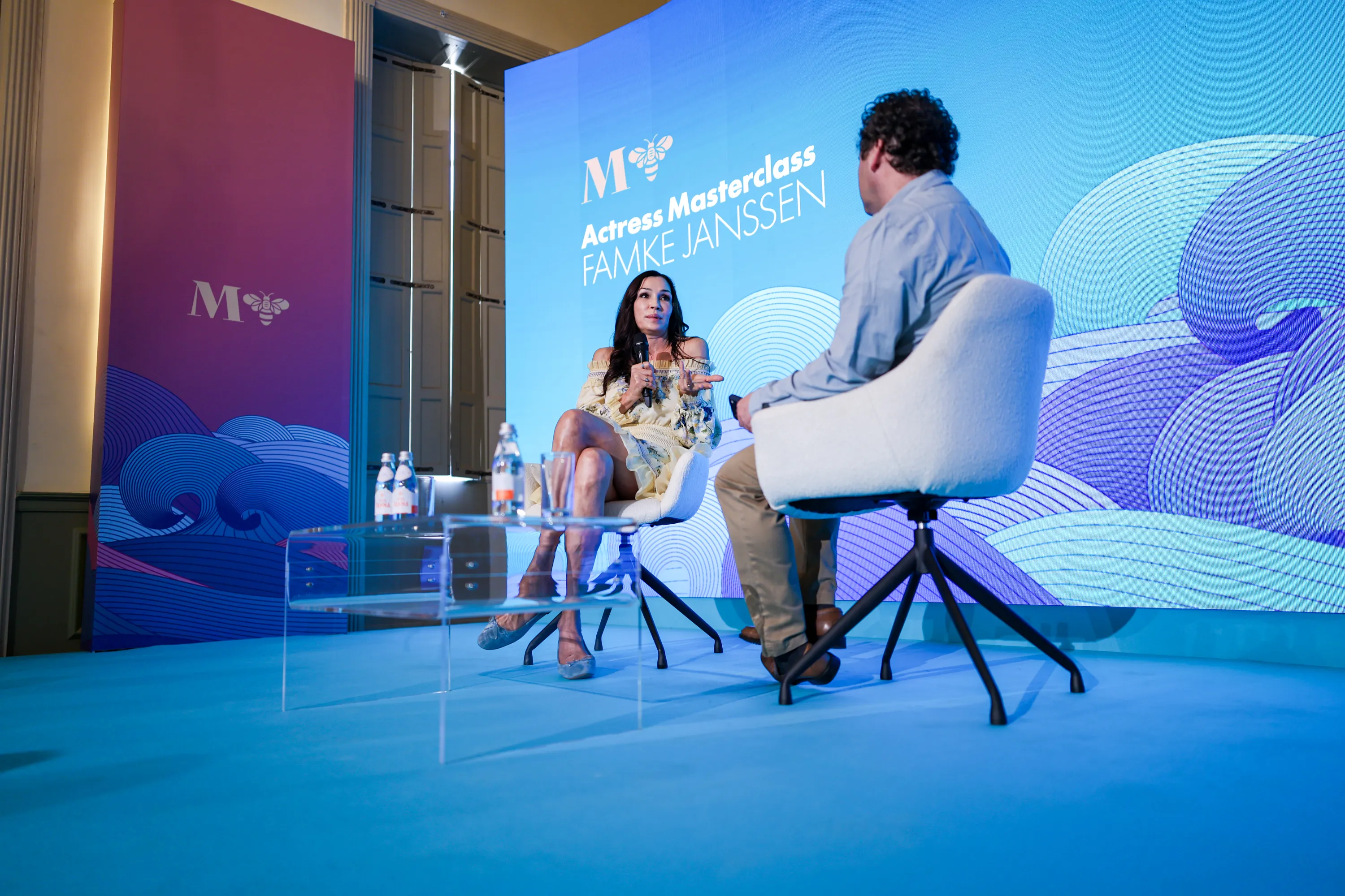 Famke Janssen s'adresse à John Ross de Vanity Fair lors d'une conversation de maître au Festival du film méditerranéen de Malte, le 25 juin 2026.
