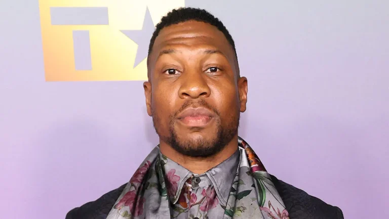 Bande-annonce de « Run, Hide, Fight 2: Infidels » : Jonathan Majors revient et fait équipe avec le « Daily Wire » pour combattre ISIS sur un campus américain