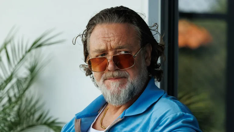 Critique de « The Get Out »: Russell Crowe est agréablement ridicule en tant que propriétaire de boîte de nuit albanais dans la bande dessinée Neo-Noir Pastiche